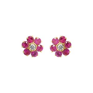 ต่างหูทองคำ 14k ประดับทับทิมทรงกลมธรรมชาติและเพชรลายดอกไม้ ขายส่ง Memoria Jewels - Product Image 1