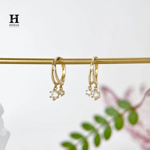 Pendientes Minimalistas de Aro Doble Colgante de Oro de 14K con Diamantes Redondos y Múltiples Dijes para Mujer - Product Image 2