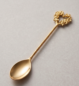 Cuillère à thé élégante avec motif en forme de cœur, petit motif floral, parfaite pour les dîners romantiques et les cadeaux. - Product Image 1