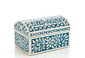 Caja de Joyería Rectangular de Madera con Diseño Moderno en Blanco y Negro, Cierre con Llave y Grabado - Product Image 3