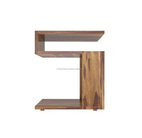 Table de style rustique en bois moderne conçue pour une polyvalence et un attrait intemporel dans votre décoration intérieure