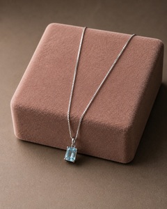 Collar con Colgante de Topacio Azul en Plata de Ley 925 con Gema Rectangular, Diseño Minimalista para Mujer - Product Image 1