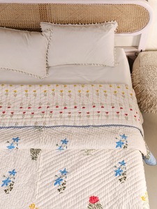 Printed Cotton <b>Quilt</b> With Floral Pattern Traditional Style All-Season Bedding Set - Product Image 4