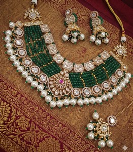Conjunto de Collar y Pendientes de Perlas Kundan Chapados en Oro, Estilo Tradicional Indio, con Mangtikka, para Bodas, Mujeres y Niñas - Product Image 1