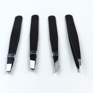 Pinzas para cejas RMI Silver Tip con recubrimiento en polvo negro y juego de 4 estuches magnéticos negros. - Product Image 5