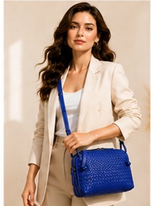 Bolso Bandolera Gravs de Cuero Genuino Hecho a Mano Estilo Bohemio Inglés para Uso Diario de Mujer 27X5X20 CM con Cierre de Cremallera y Correa Única - Product Image 4