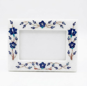Tablero de mesa rectangular con incrustaciones de hueso de mármol, adornado con intrincados motivos de pavo rey azul y enredaderas, disponible a precios de mayorista. - Product Image 3