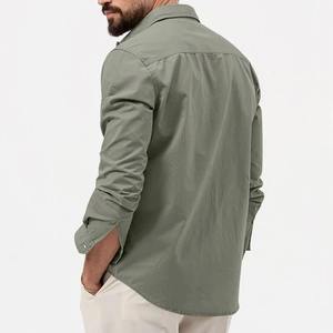 Chemise en twill de coton 100% kaki pour homme, manches longues, coupe ajustée élégante avec poches avant, style tendance. - Product Image 2