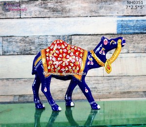 Figura de Camello de Metal, Artesanía Nirmala, 5.5*2*5 Pulgadas, Hecha a Mano, Decoración Tradicional para Mesa o Sala de Estar - Product Image 1