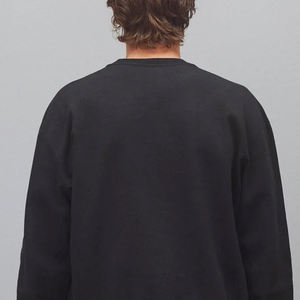 เสื้อสเวตเชิ้ตผู้ชาย ให้ความอบอุ่นสมดุลในสภาพอากาศเย็น วัสดุคุณภาพสูง แขนยาวเต็มตัว บริการ OEM สำหรับผู้ซื้อจำนวนมาก - Product Image 5