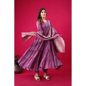 Conjunto de Vestido de Poliéster para Fiesta con Dupatta, Incluye Salwar Kameez para un Look Elegante - Product Image 2