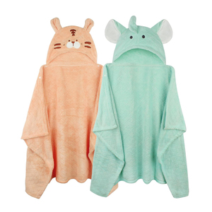 Peignoir de bain en molleton de coton rose doux de haute qualité, absorbant l'eau, poncho pour nouveau-né et tout-petit, nom personnalisé imprimé, utilisation en salle de bain - Product Image 3
