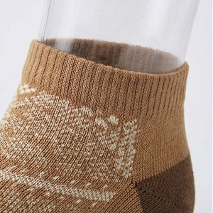 Chaussettes courtes pour hommes à motif géométrique, tricotées en coton et fibre de bambou, respirantes, pour usage quotidien en automne, style classique - Product Image 4