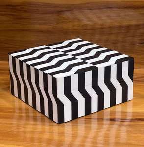 Boîte à bijoux en résine noire et blanche à chevrons, faite à la main, de luxe, décorative, organisateur de rangement, boîte cadeau haut de gamme, vente en gros - Product Image 4