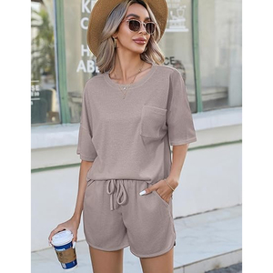 Ensemble d'été deux pièces personnalisé pour femme, T-shirt oversize en maille gaufrée beige et short à cordon avec poches, ensemble de détente, vente en gros OEM - Product Image 5