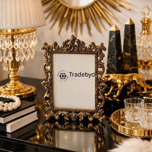Cadre photo en métal artisanal de qualité supérieure pour table, par Tradebyd - Product Image 1