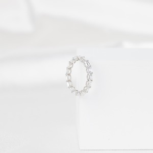 แหวนแต่งงานเพชรทรงเหลี่ยมอีมเมอรัลด์ 2.5 กะรัต ดีไซน์ทันสมัย เรียบหรู ดูดีเหมือนเครื่องประดับชั้นดี - Product Image 6