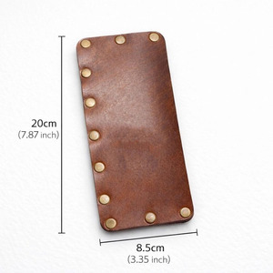 Porte-monnaie en cuir véritable avec fermeture à pression sécurisée, finition élégante, design compact, compartiment à monnaie spacieux, en vente - Product Image 3