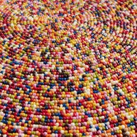 Set de table rond artisanal premium en perles arc-en-ciel, décoration de table colorée pour la maison et les événements, set de table perlé aux couleurs éclatantes
