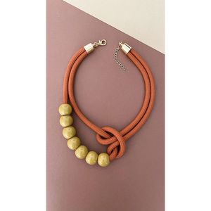 Collier en résine texturée naturelle et en cristal de bois - Product Image 2