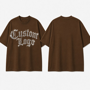 Camiseta Oversize Personalizada con Letras Góticas de Diamantes de Imitación para Hombre, Estilo Urbano, Manga Corta, Tejida, Cuello Redondo, Gráfico, Marrón - Product Image 1