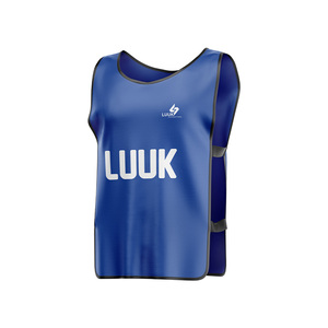 Maillot de football personnalisé sans manches bleu avec nom et numéro du joueur, sublimé, séchage rapide, gilet en maille unisexe, motif uni, polyester - Product Image 2