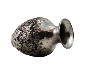 Jarrón de metal con acabado plateado, tallado a mano por un diseñador tradicional, para decoración de lujo del hogar, exhibición en mesa central, estante y uso en ocasiones especiales. - Product Image 5
