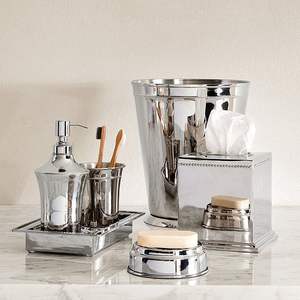 Elegante juego de accesorios de metal para baño, que incluye dispensador de jabón, soporte para cepillos de dientes y contenedor de almacenamiento. - Product Image 2