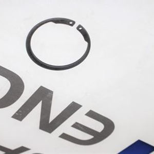 แหวนล็อคเหล็กอุตสาหกรรมสำหรับยึดชิ้นส่วนยานยนต์ ใช้ได้ทั้งภายในและภายนอกสำหรับเพลาของรถบัสและรถยนต์ - Product Image 5