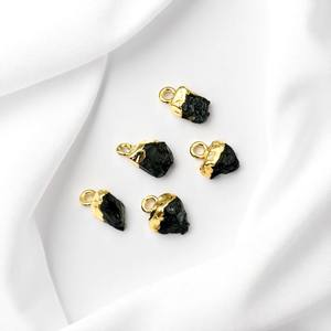 Pendentif en tourmaline noire brute 15x10mm – Pierre précieuse naturelle de forme libre, plaqué or, breloque pour collier - Product Image 1