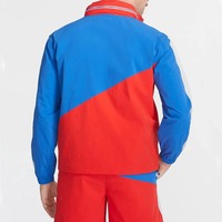 Conjunto deportivo de dos piezas para hombre con logotipo personalizado, chaqueta cortavientos de nailon con cremallera y pantalones cortos con forro de malla.