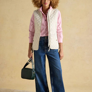 Gilet de sport confortable pour femmes, fabriqué avec un matériau léger et respirant et un style moderne - Product Image 3