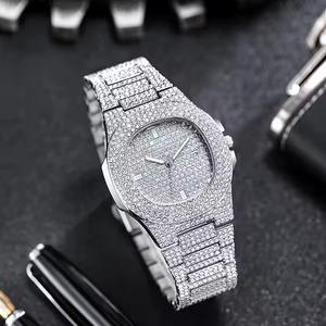 Montre en Moissanite Diamantée Brillante pour Homme, Polissage Haute Brillance, Étanche, Disponible à la Vente en Gros - Product Image 5