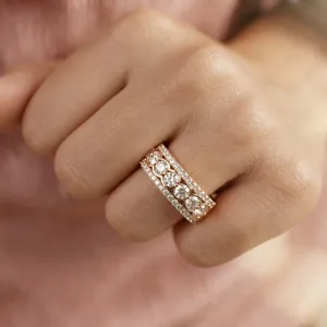 Anillo de compromiso de media eternidad con diamante ovalado Tishya de 1.50 quilates de peso total, cultivado en laboratorio, color E-F, certificado IGI, oro blanco de 14 quilates - Product Image 2