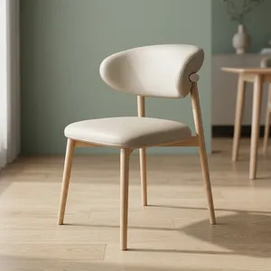 Voici le titre de la chaise en 120 lettres : **Chaise de salle à manger rembourrée beige courbée avec pieds en bois de chêne clair, style mid-century** - Product Image 1