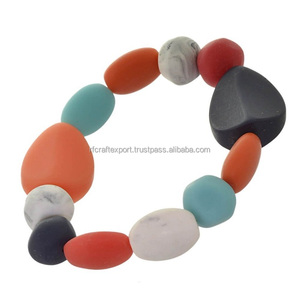 Nuevas cuentas de diseño personalizado de resina de poliéster más vendidas para la fabricación de joyas cuentas de resina hechas a medida de la India por RF Crafts - Product Image 3