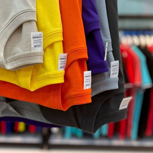 เสื้อยืดพิมพ์ลายโลโก้ตามสั่ง ผ้าฝ้าย 100% คอกลม แขนสั้น เสื้อยืดเปล่าสีพื้นสำหรับผู้ชาย - Product Image 3