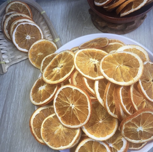 Rondelles d'orange déshydratées naturelles du Vietnam, matériau citrique idéal pour la décoration de boissons, garniture de desserts, service OEM, vente en gros - Product Image 1