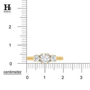 Bague personnalisée en or avec trois diamants de laboratoire, coupe ronde, solitaire, trio, bijoux fins, fabricant en gros - Product Image 6