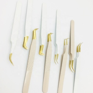 Pinzas Profesionales para Cejas DANTRIC IMPLANTS MT-064 Antiestáticas con Punta Puntiaguda Moderna de Acero Inoxidable, Juego con Logotipo Personalizado Mink - Product Image 2
