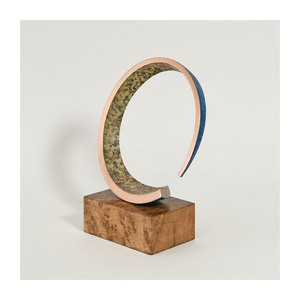 Sculpture artistique élégante en aluminium avec support – Accent décoratif contemporain pour table basse - Product Image 4