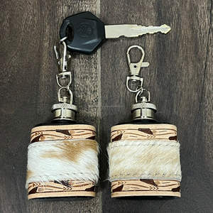 Mini botella de bolsillo de cuero genuino con diseño de piel de vaca estilo occidental, nueva, linda y grabada, ideal como regalo. - Product Image 6