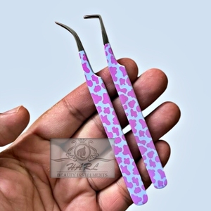 Pinzas Profesionales de Acero Inoxidable para Extensión de Pestañas, Antimagnéticas, con Diseño de Vaca Rosa, Curva Delgada de 90 Grados, Aislamiento Suave - Product Image 3