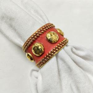 Anillo de Servilleta de Metal Floral Hecho a Mano de Lujo con Diseño de Mariposa y Pétalos de Esmalte Colorido, Acabado Antiguo con Bordes Dorados - Product Image 4