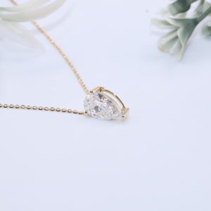 Collier Pendentif Solitaire en Or Jaune Massif de Luxe, Coupe Poire, Ornement de Laboratoire, Chaîne Câble Flottante Minimaliste, Bijoux Fins Personnalisés pour Mariage - Product Image 3