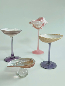 Copas de Vino Hechas a Mano con Conchas Marinas, Regalo de Boda o Aniversario para Damas de Honor, Grabado Personalizado, Reutilizables, Ligeras, Diseño Costero - Product Image 1