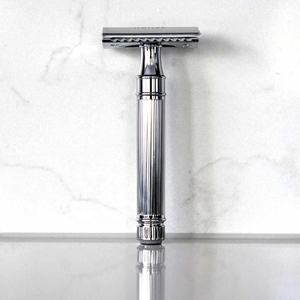 Ensemble de rasage traditionnel chromé pour hommes-rasoir de sécurité à peigne fermé, brosse de rasage à pointe argentée et support de rasoir de sécurité - Product Image 2