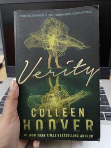 Très demandé : Verity de Colleen Hoover, roman psychologique, thriller, romance, mystère, best-seller, fiction anglaise, édition brochée. - Product Image 1