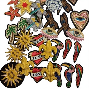 Patch 3D en relief fait main, écologique, en velours, orné de strass et de perles, motif Cœur Sacré avec couronne, pour chapeaux et cadeaux en tissu - Product Image 2