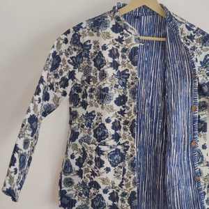 Veste d'hiver pour femme à imprimé floral fait main, vêtements blancs et roses, veste indienne Kantha, manteau matelassé en coton, style bohème hippie - Product Image 4